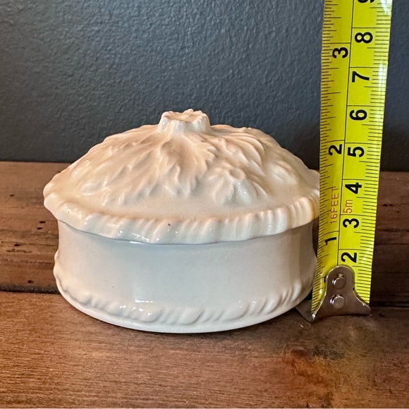 Royal Creamware Fine China Lidded Trinket Box - Picture 7 of 8